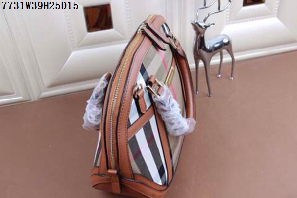 Burberry Handbags AAA-051