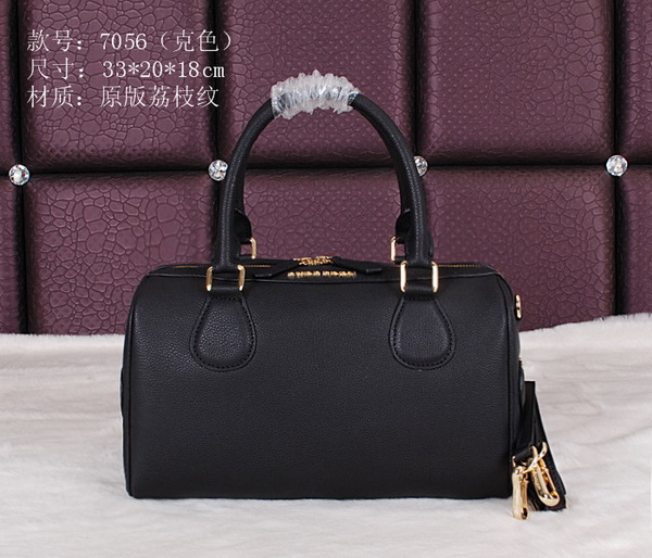 Burberry Handbags AAA-060