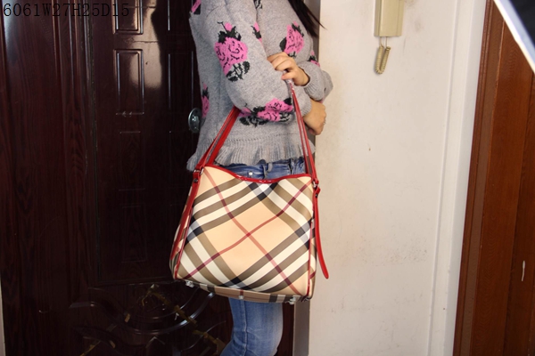 Burberry Handbags AAA-070