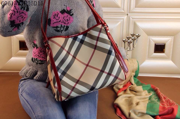 Burberry Handbags AAA-070