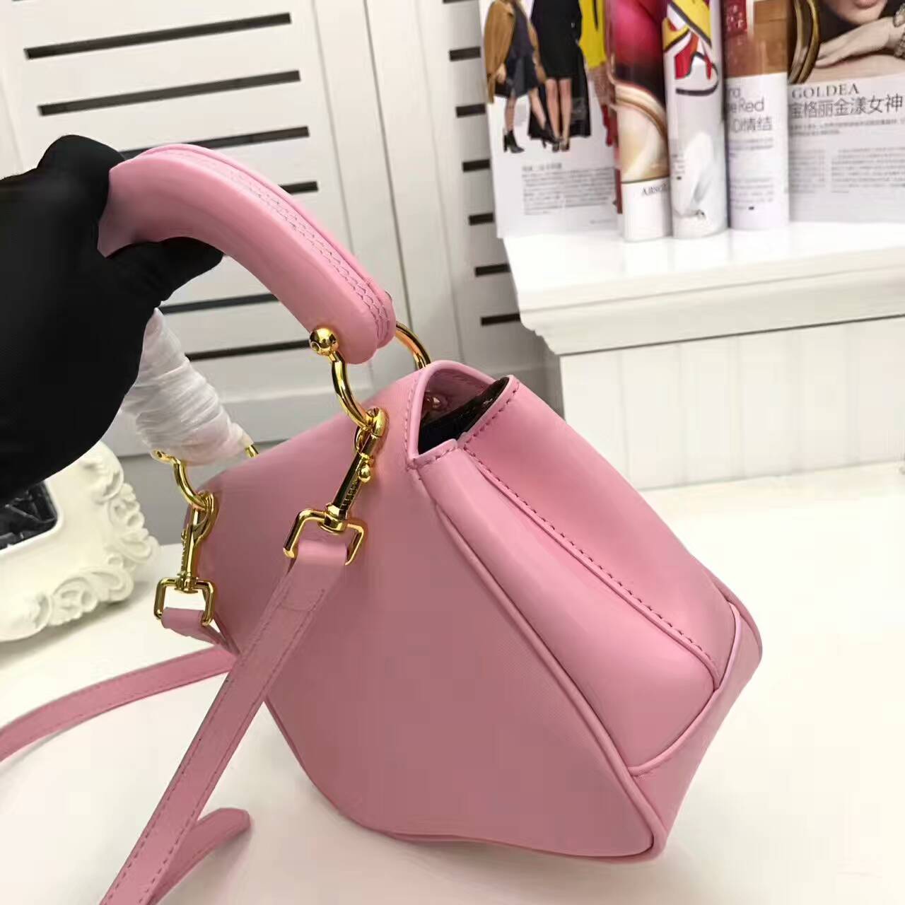 Burberry Handbags AAA-111