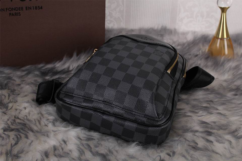 LV Backpack 1:1 Quality-002