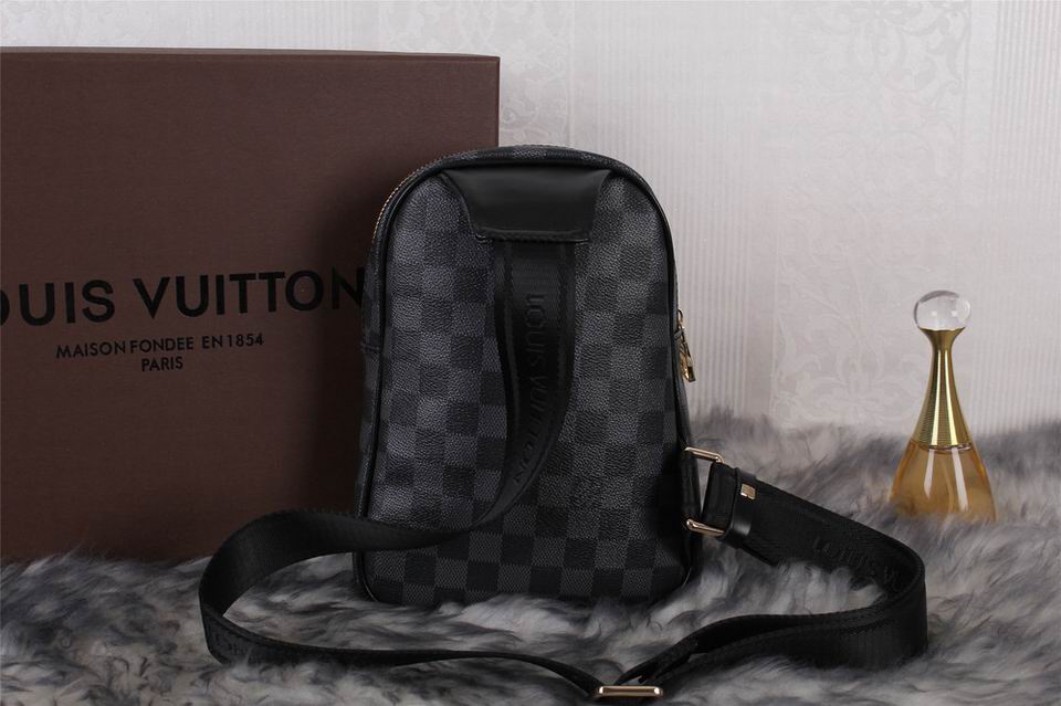 LV Backpack 1:1 Quality-002