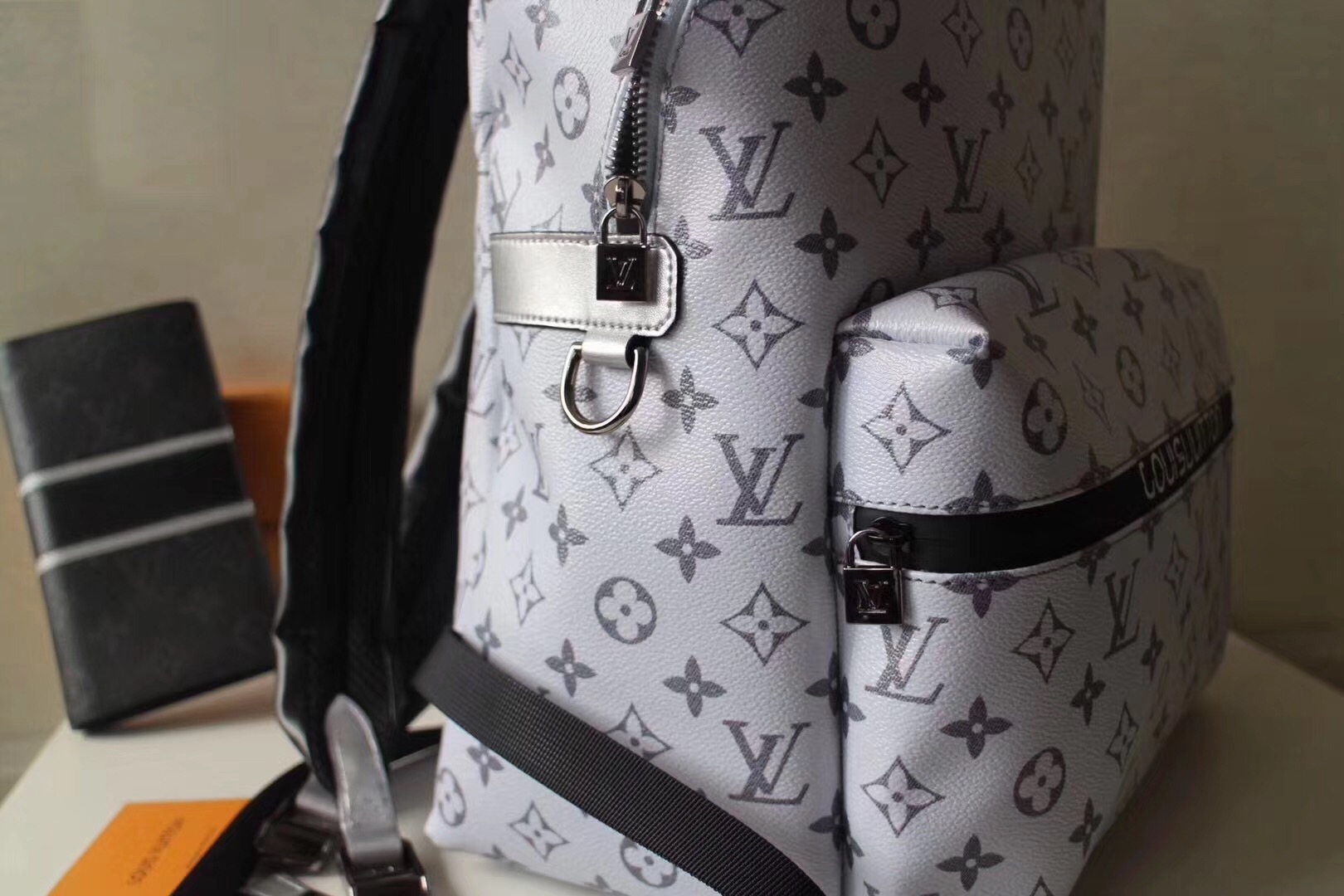 LV Backpack 1:1 Quality-131