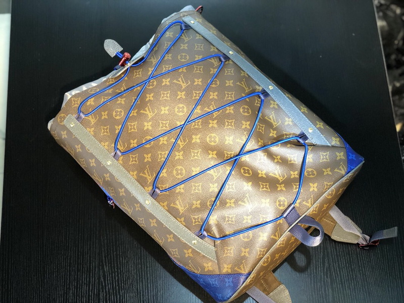 LV Backpack 1;1 Quality-161