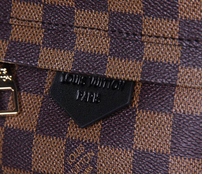 LV Backpack 11 Quality-020