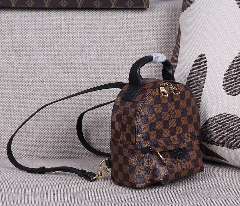 LV Backpack 11 Quality-020