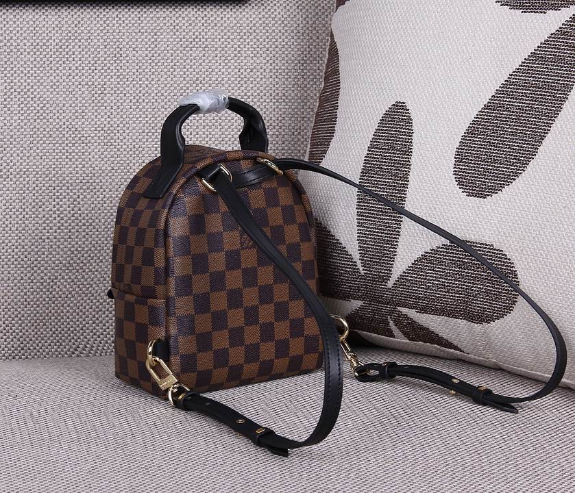 LV Backpack 11 Quality-020