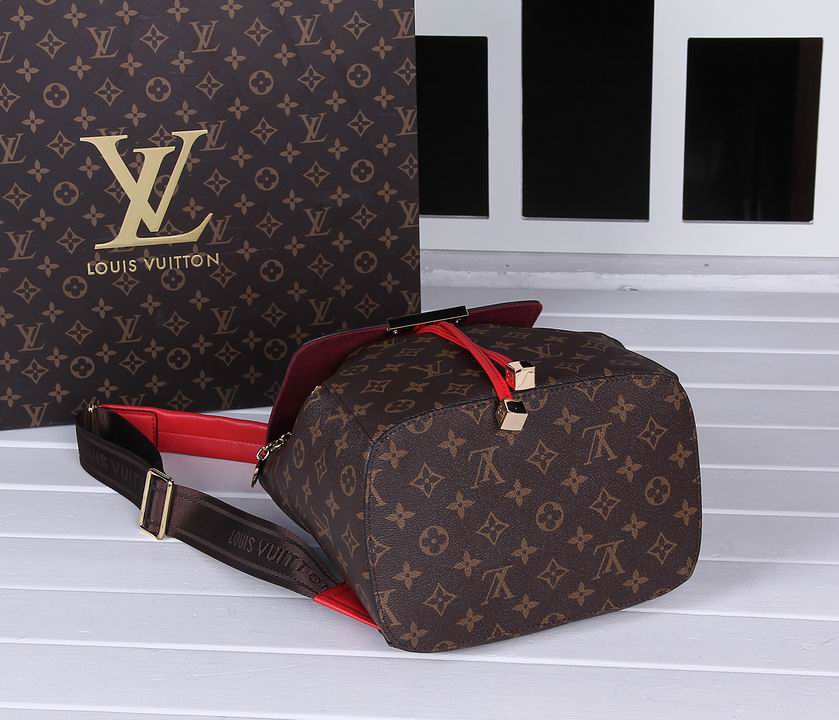 LV Backpack 11 Quality-021