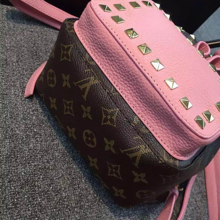 LV Backpack 11 Quality-023