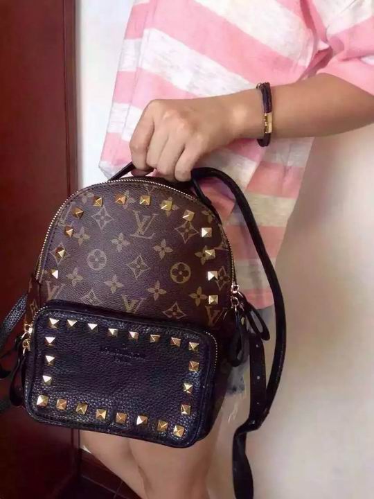 LV Backpack 11 Quality-024