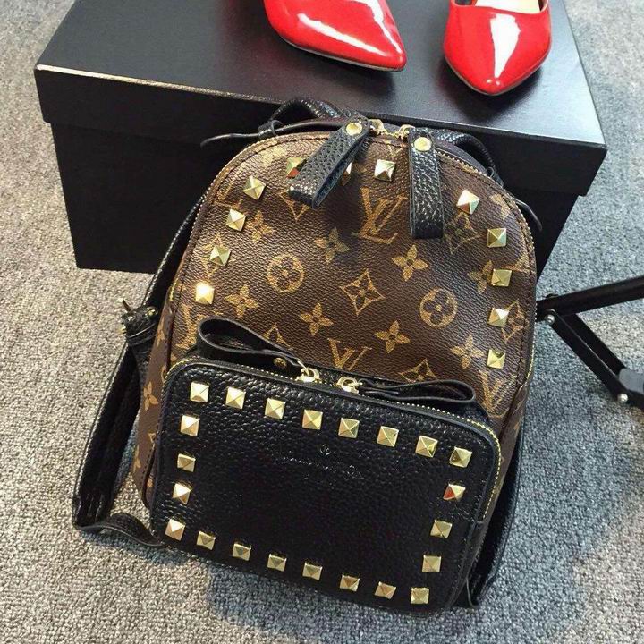 LV Backpack 11 Quality-024