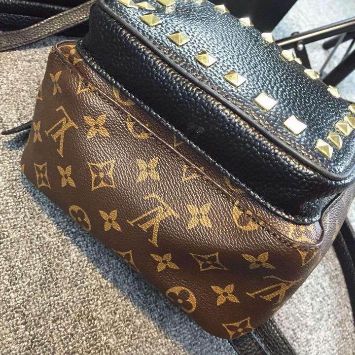 LV Backpack 11 Quality-024