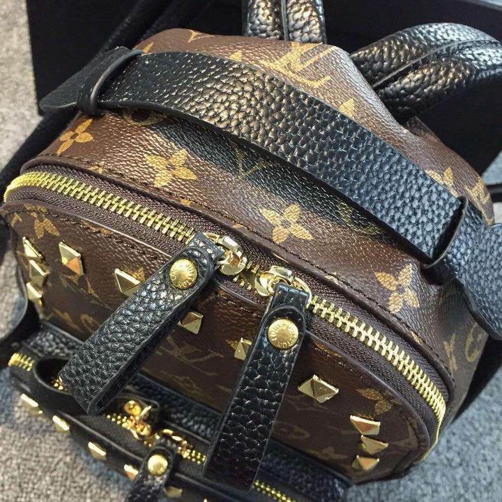 LV Backpack 11 Quality-024