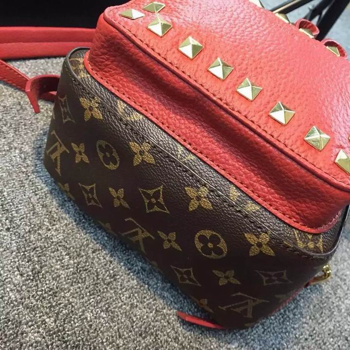 LV Backpack 11 Quality-025