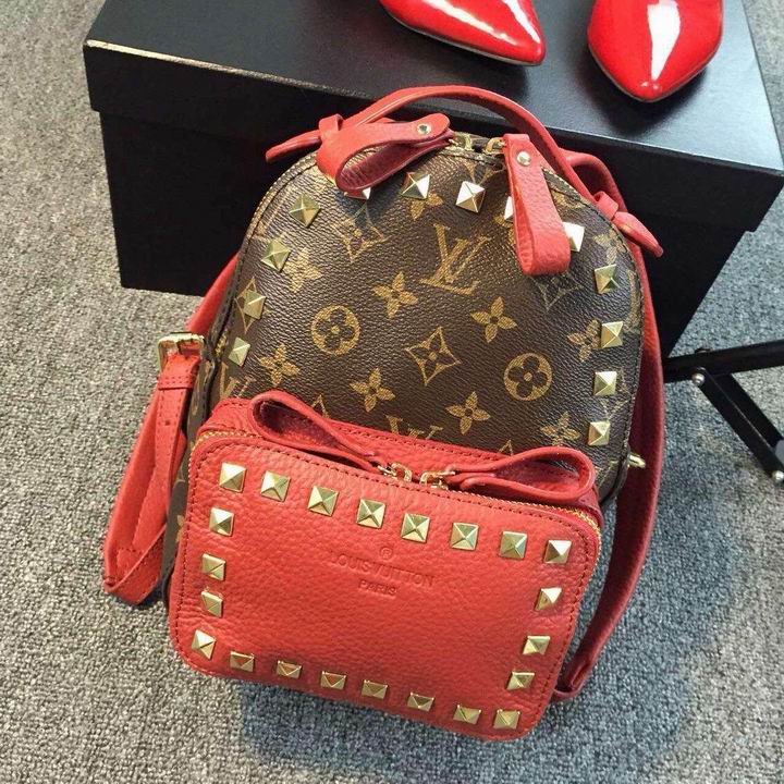 LV Backpack 11 Quality-025