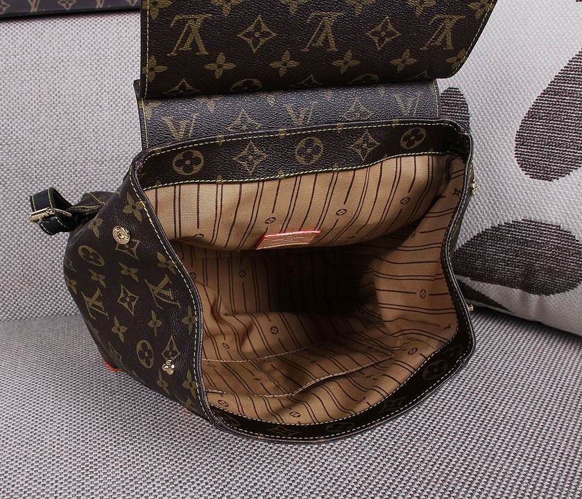 LV Backpack 11 Quality-026