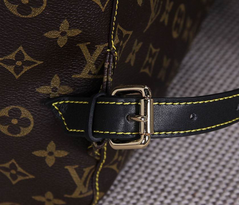 LV Backpack 11 Quality-026