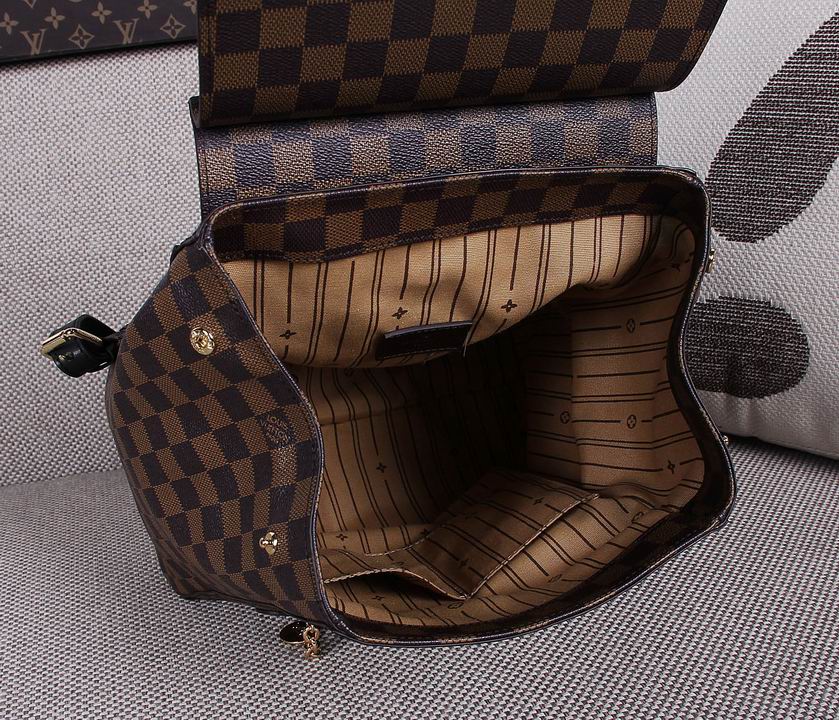 LV Backpack 11 Quality-028