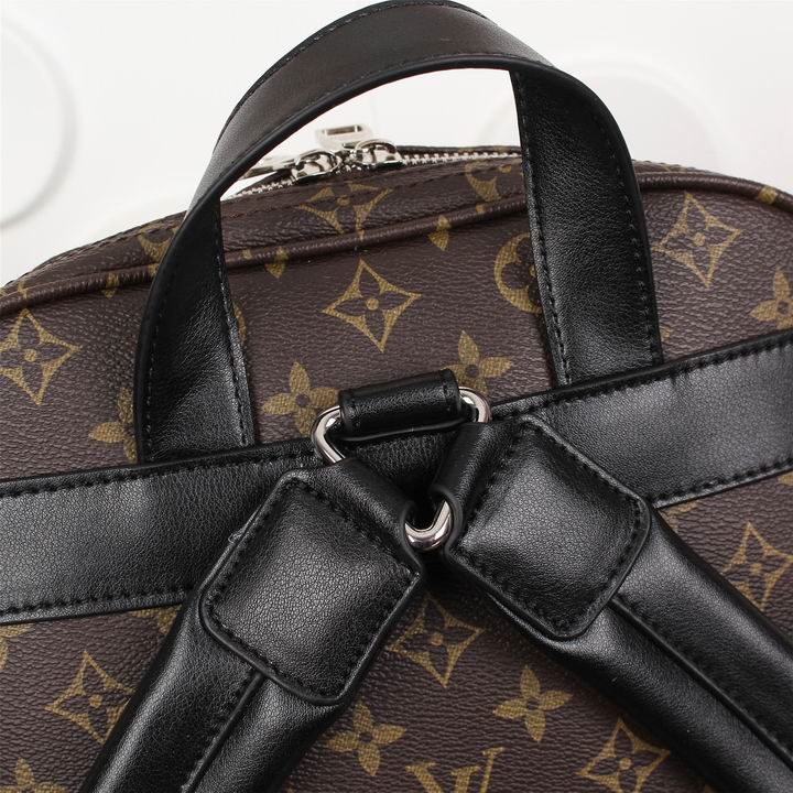 LV Backpack 11 Quality-033