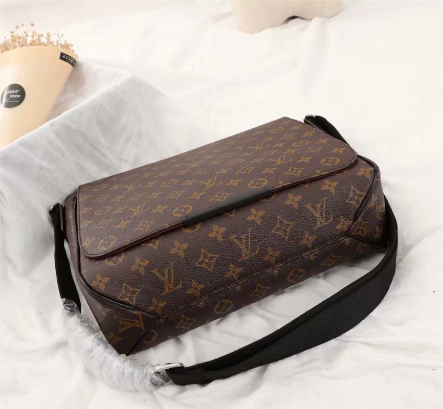 LV Men Hangbags AAA-004