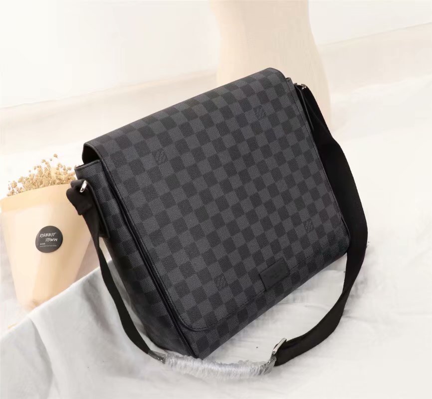 LV Men Hangbags AAA-005