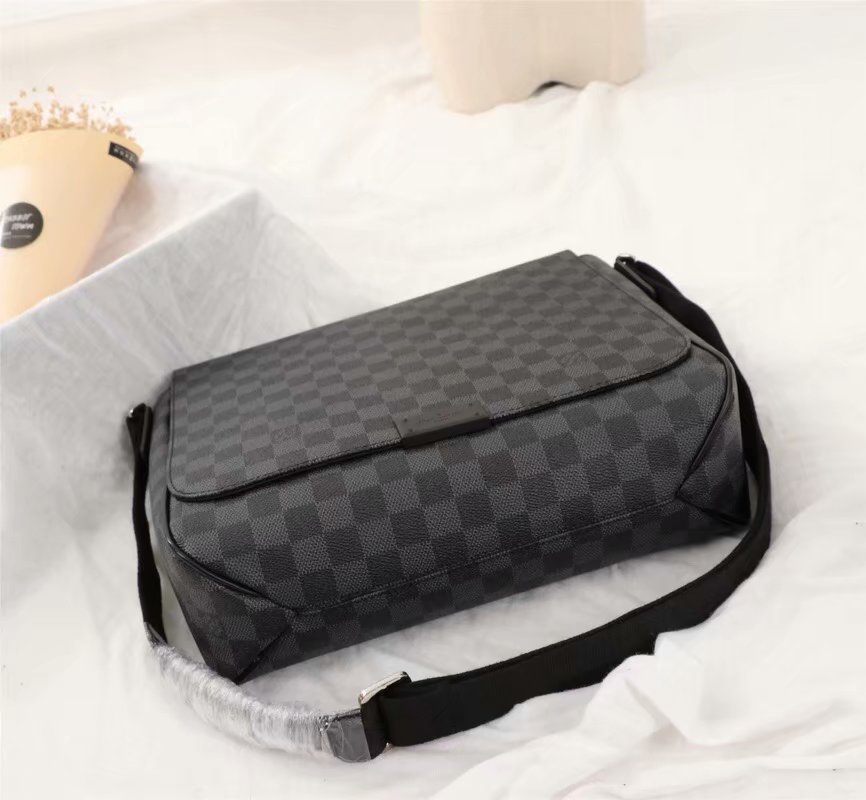 LV Men Hangbags AAA-005