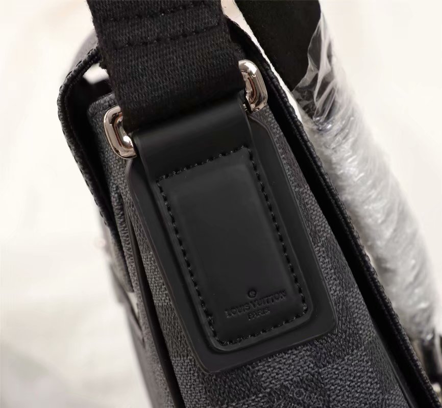 LV Men Hangbags AAA-005