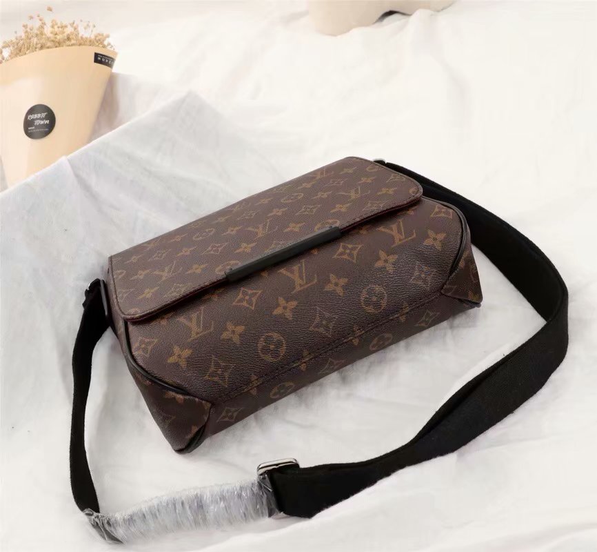 LV Men Hangbags AAA-007