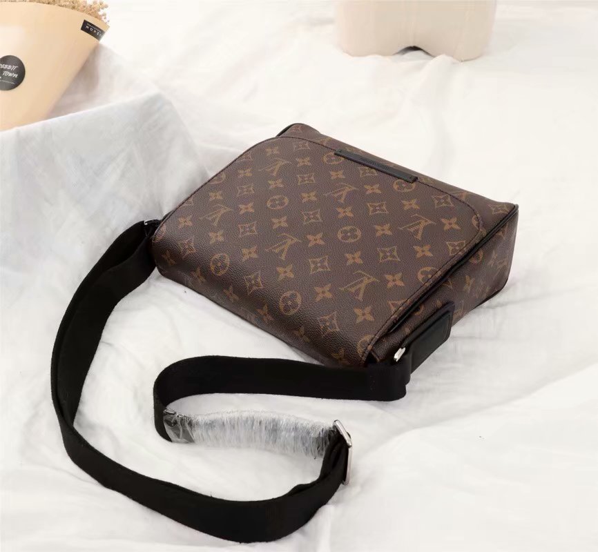 LV Men Hangbags AAA-007