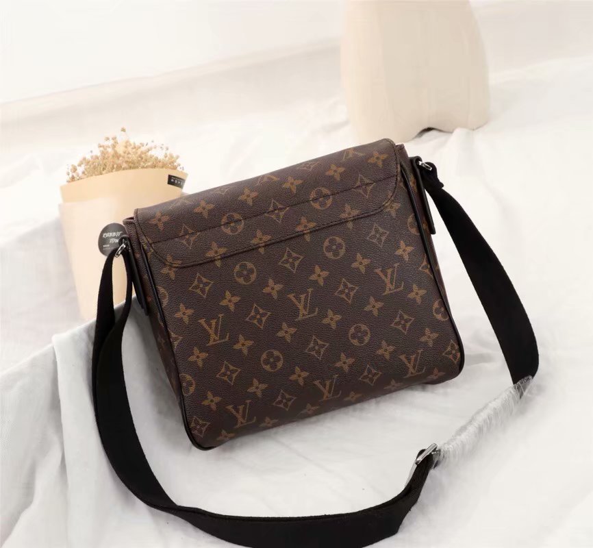 LV Men Hangbags AAA-007