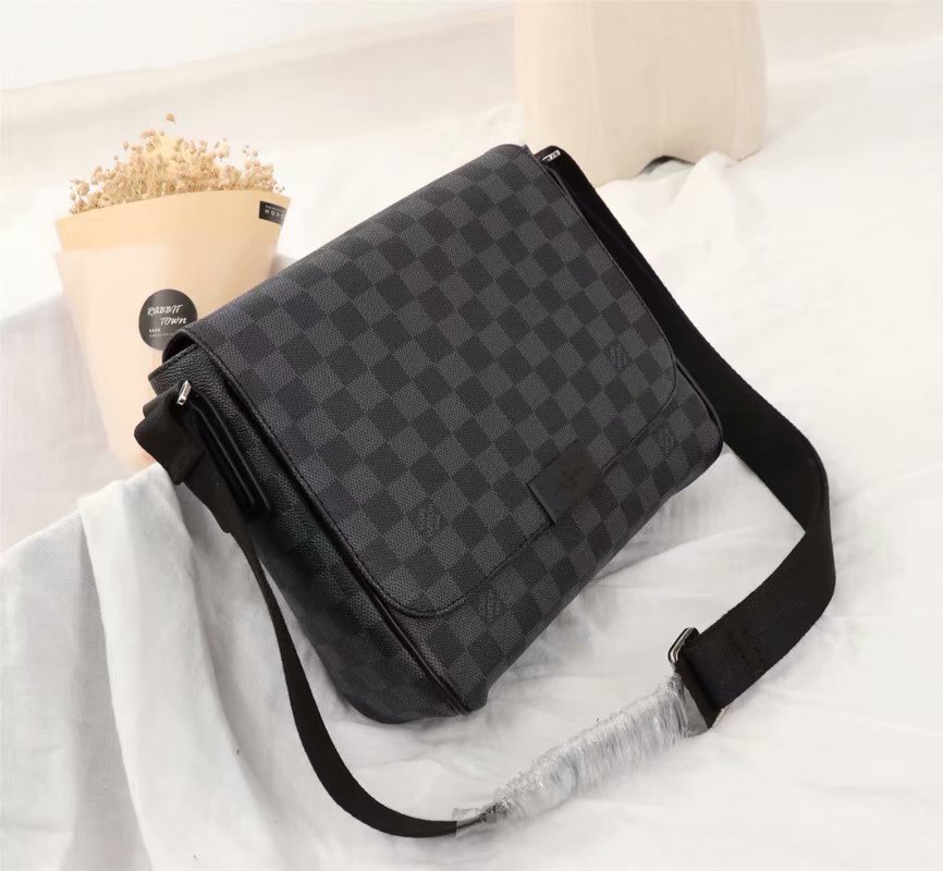 LV Men Hangbags AAA-008