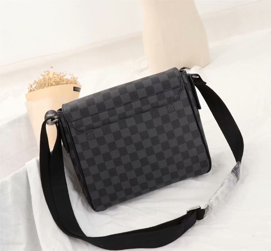 LV Men Hangbags AAA-008