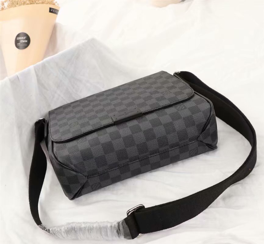 LV Men Hangbags AAA-008