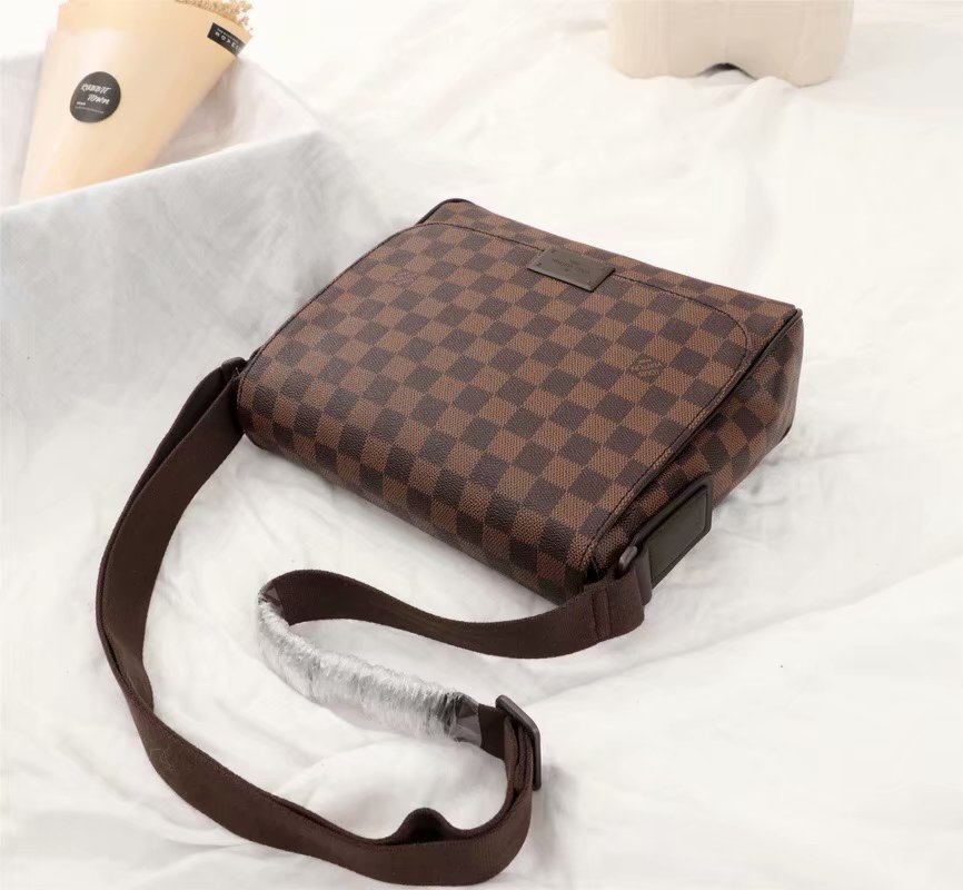 LV Men Hangbags AAA-009