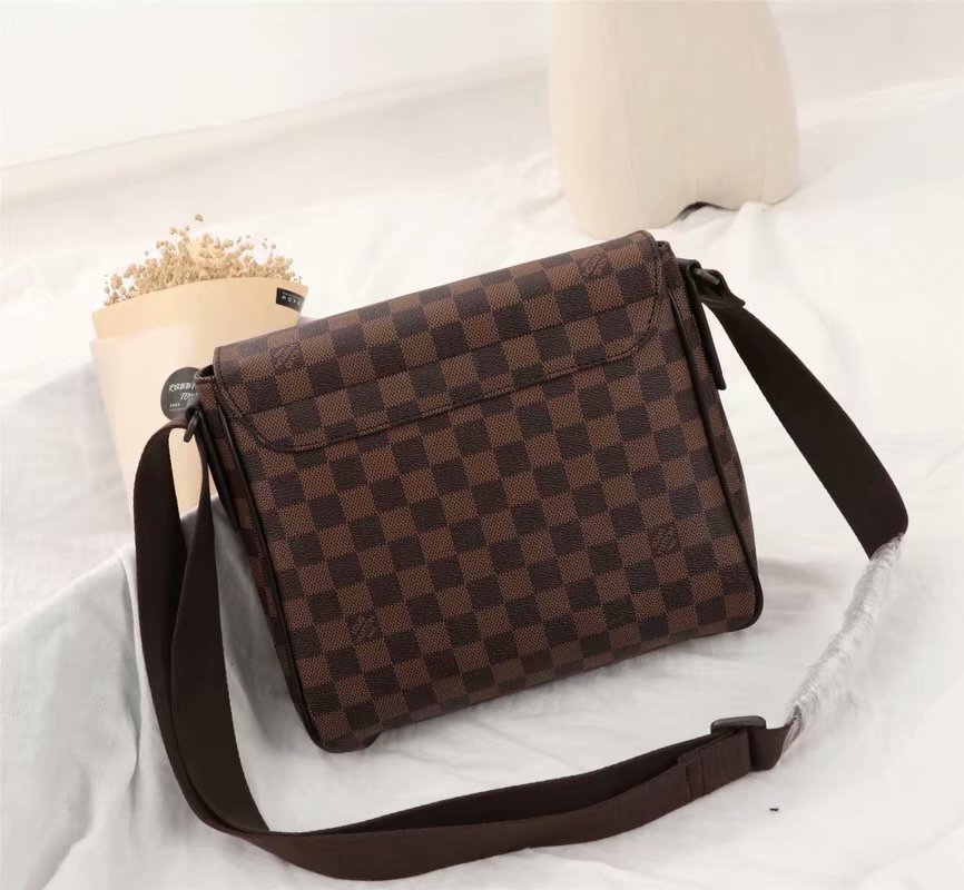 LV Men Hangbags AAA-009