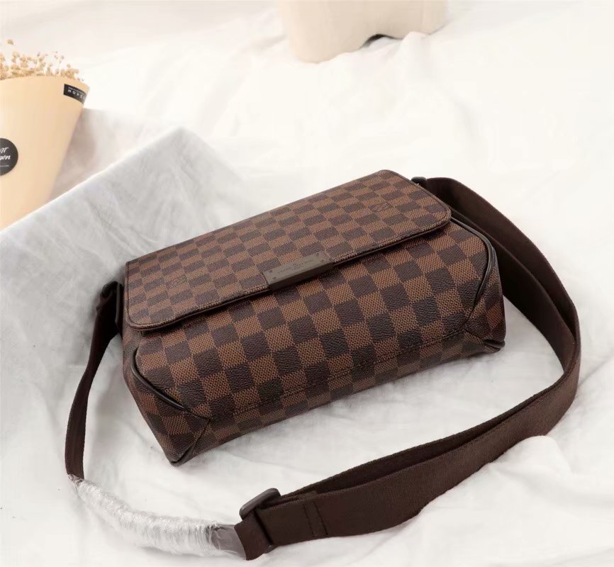 LV Men Hangbags AAA-009