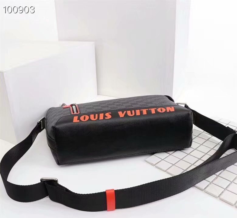 LV Men Hangbags AAA-014