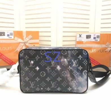 LV Men Hangbags AAA-027