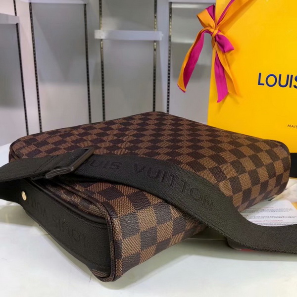 LV Men Hangbags AAA-032