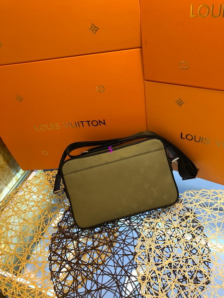 LV Men Hangbags AAA-041