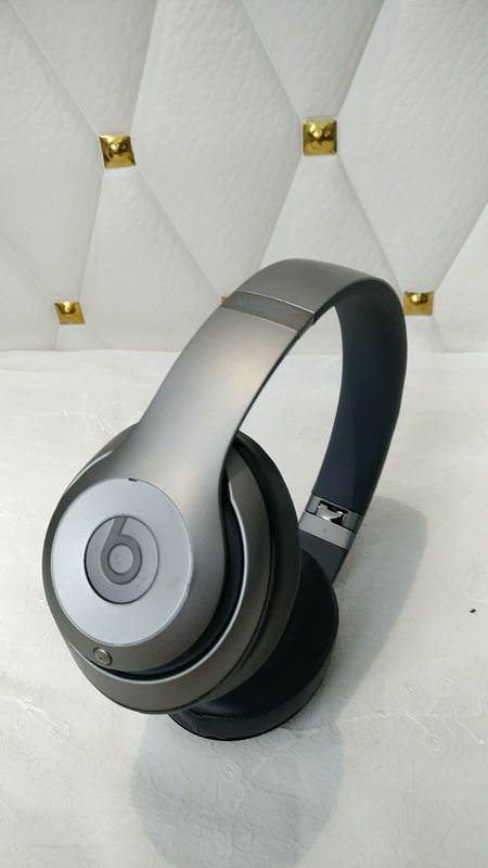 Monster Beats  studio wireless 3-009