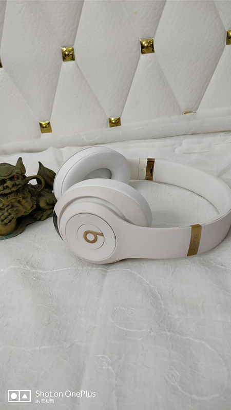 Monster Beats  studio wireless 3-011