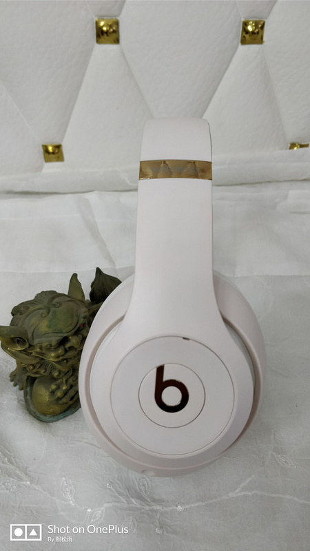 Monster Beats  studio wireless 3-011