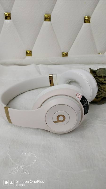 Monster Beats  studio wireless 3-011