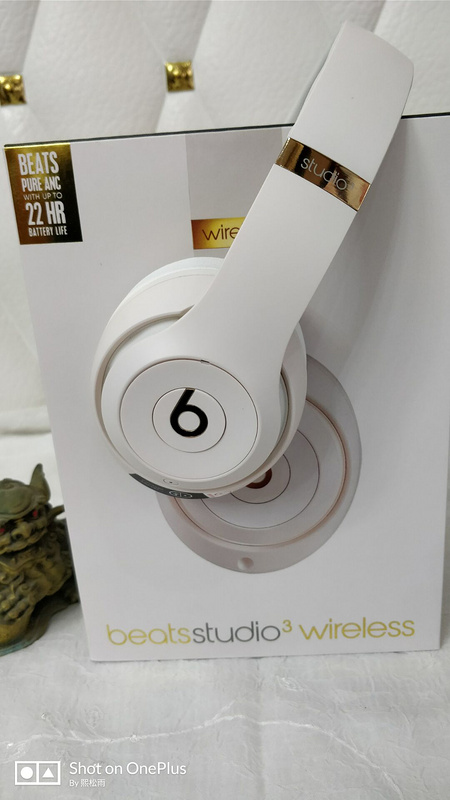 Monster Beats  studio wireless 3-011