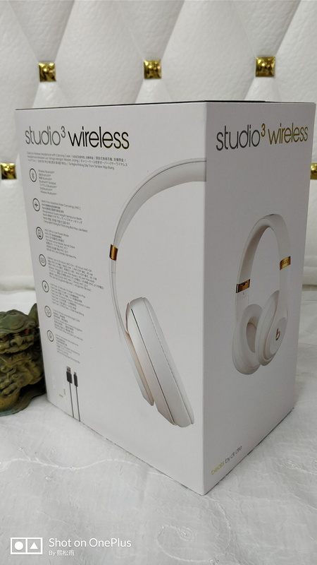 Monster Beats  studio wireless 3-011