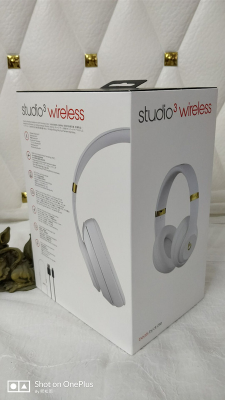 Monster Beats  studio wireless 3-012