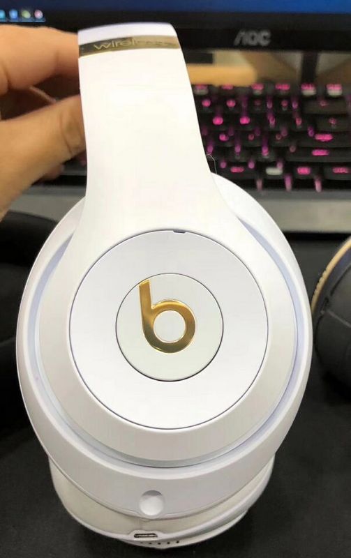 Monster Beats  studio wireless 3-012