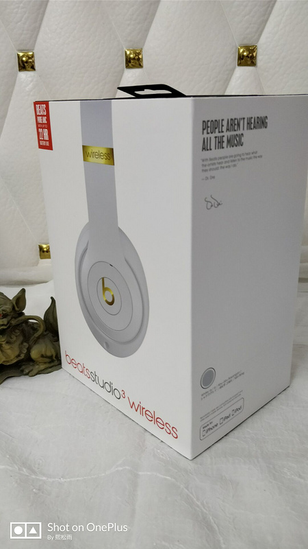 Monster Beats  studio wireless 3-012